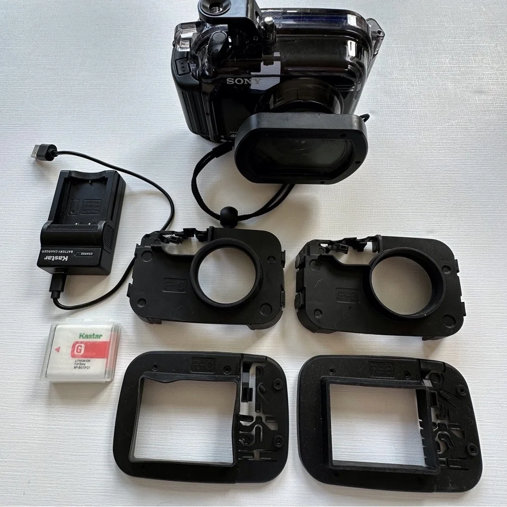 Sony Cyber-shot Marine Pack black underwater camera housing w/ accessories‎